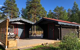 Timber cottages with jacuzzi near the lake Vänern